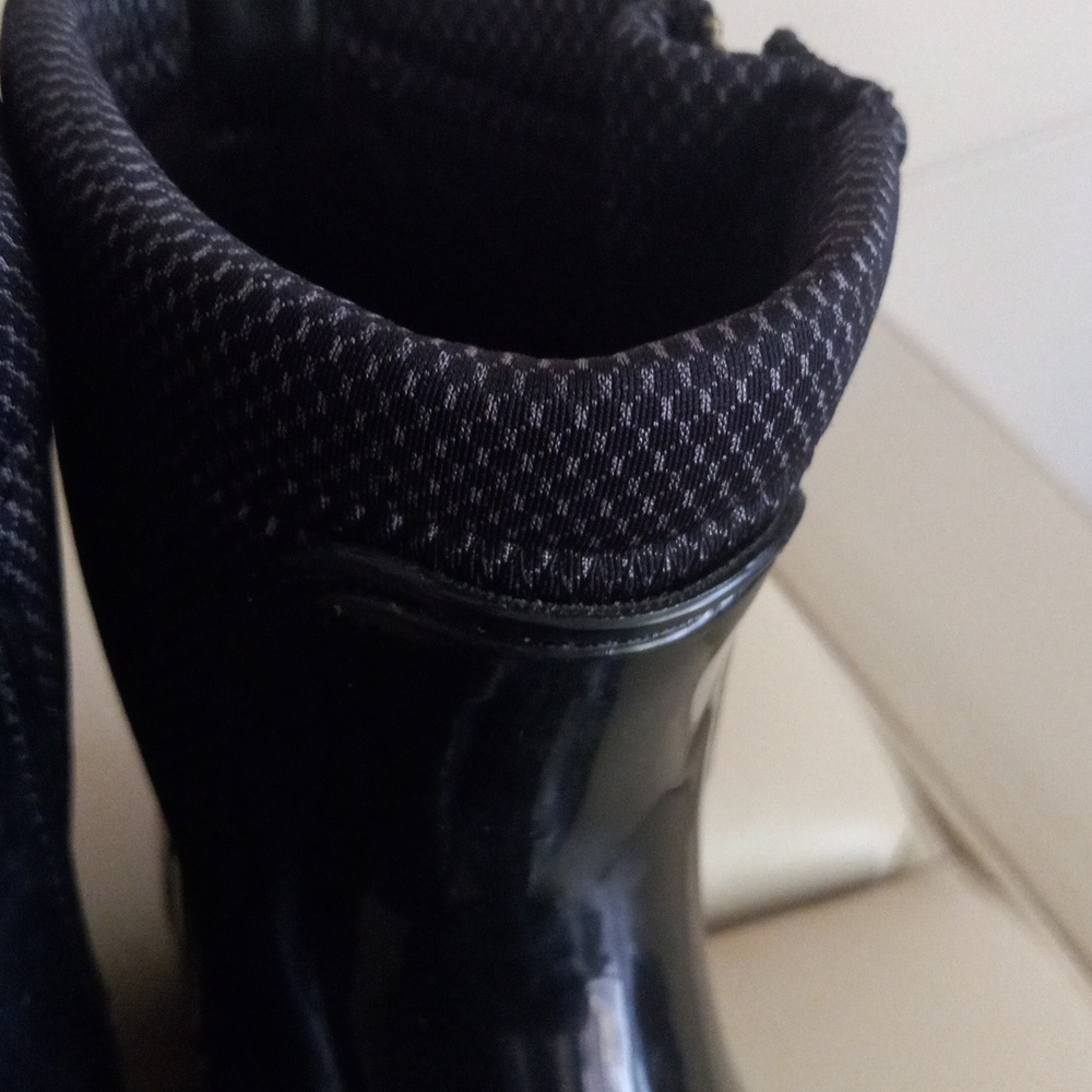 Nine West Cooscoos Black Ankle Rain Booties with Gold Side Zip Sz 9 - Picture 11 of 15